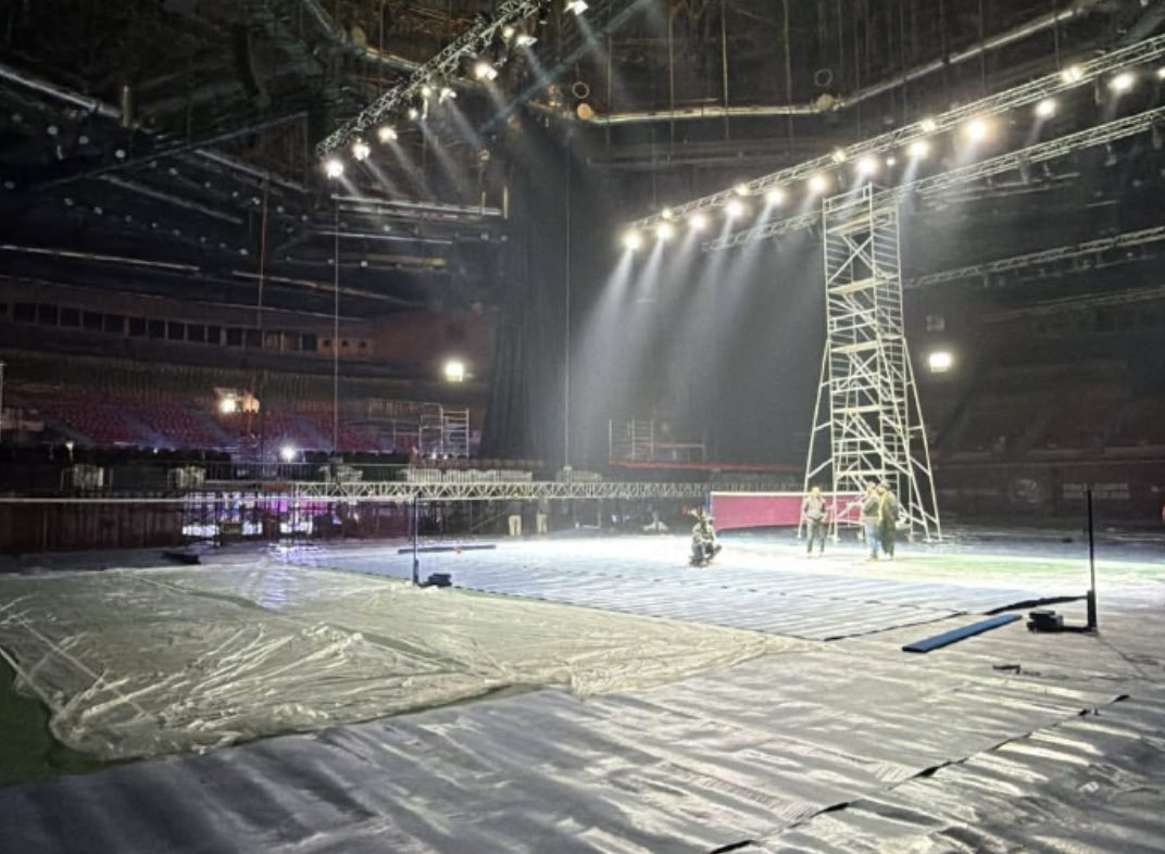 地板有鸟粪+灰尘弥漫！印度公开赛遭狂批：得戴口罩 选手疯狂退赛