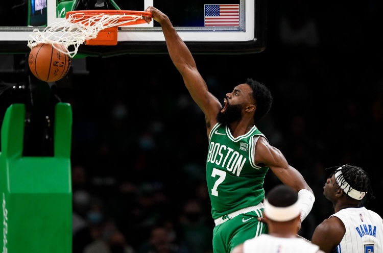 中国体育平台-解说：从得分手到球队领袖 杰伦·布朗还需学习 得串联好球队